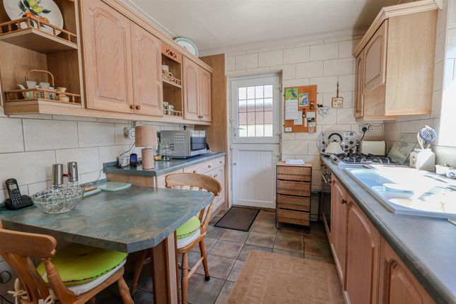 Leslie Grove, Calverton, Nottingham 2 bed detached bungalow for sale
