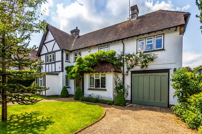 Wheeler Avenue, Oxted, Surrey 3 bed detached house for sale