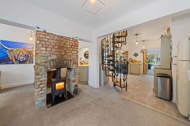 Redricks Lane, Sawbridgeworth CM21 3 bed semi