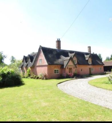 5 bed detached house