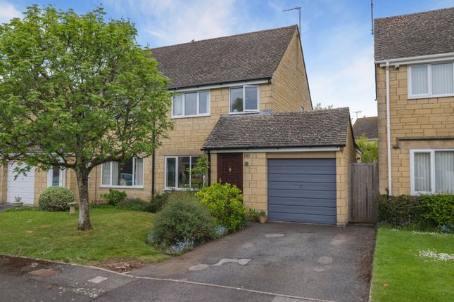 Alexander Drive, Cirencester... 3 bed semi
