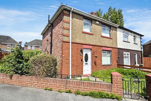 Laburnum Gardens, Primrose, Jarrow... 3 bed semi