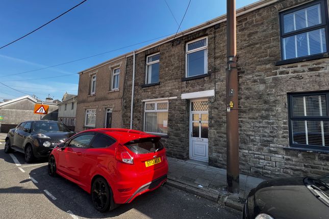4 bedroom end of terrace house for sale
