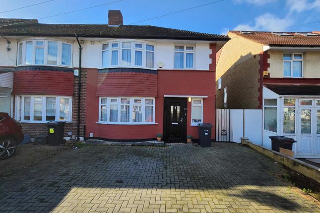 Torquay Gardens, Ilford 3 bed end of terrace house for sale