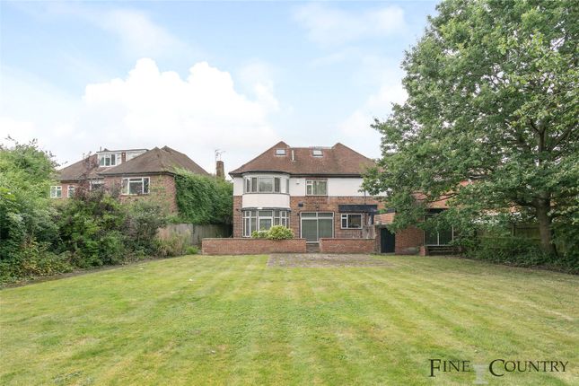 6 bedroom detached house for sale