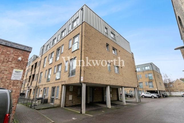 Gascoigne Close, London, N17 1 bed apartment for sale