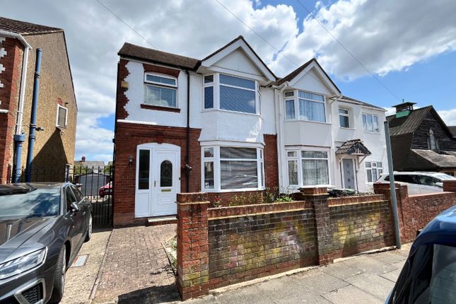 Felix Avenue, Luton, Bedfordshire... 3 bed semi