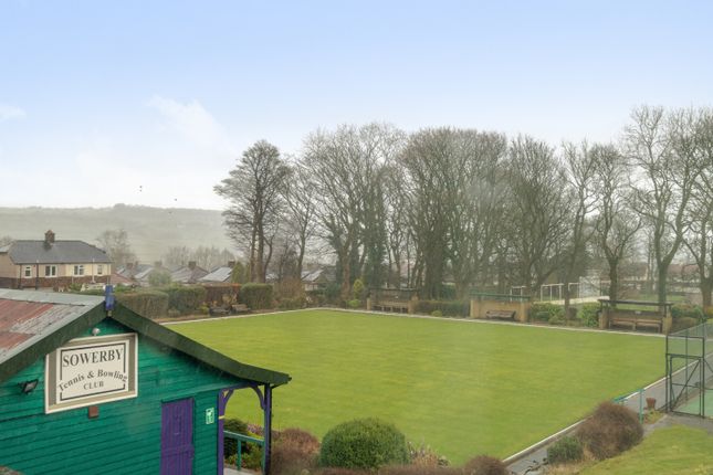 160 ST. PETERS AVENUE, SOWERBY BRIDGE 2 bed townhouse for sale