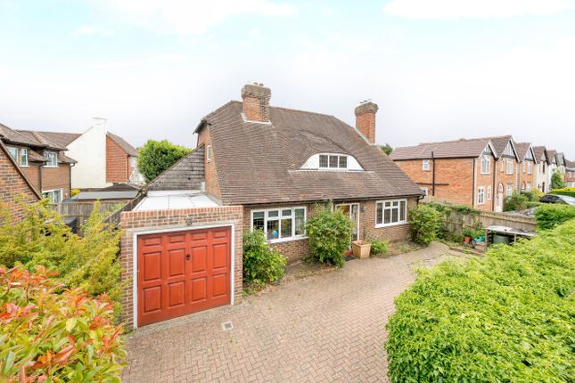 Summers Road, Surrey GU7 3 bed detached house for sale