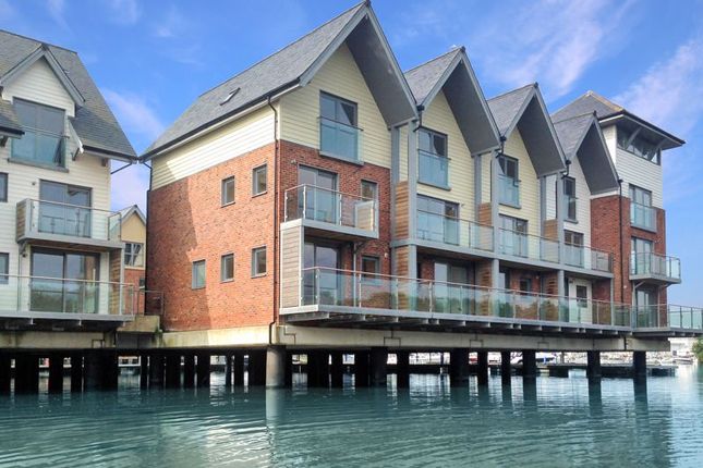 Heron Square, Newport PO30 3 bed terraced house for sale