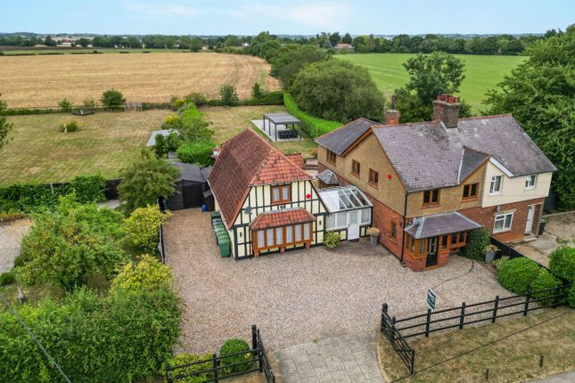 Chelmsford Road, Dunmow CM6 4 bed semi