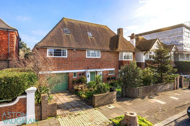 5 bed detached house
