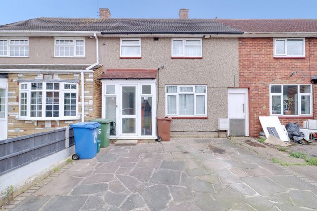 Fairham Avenue, South Ockendon RM15 2 bed terraced house for sale