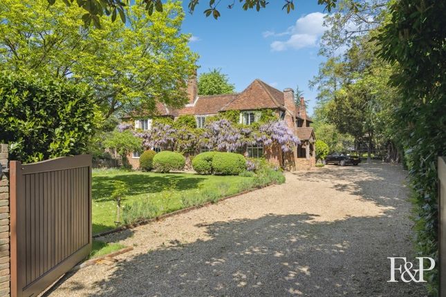 Stoke Poges, Buckinghamshire 5 bed detached house for sale