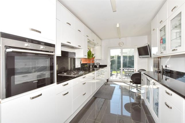 6 bed detached house