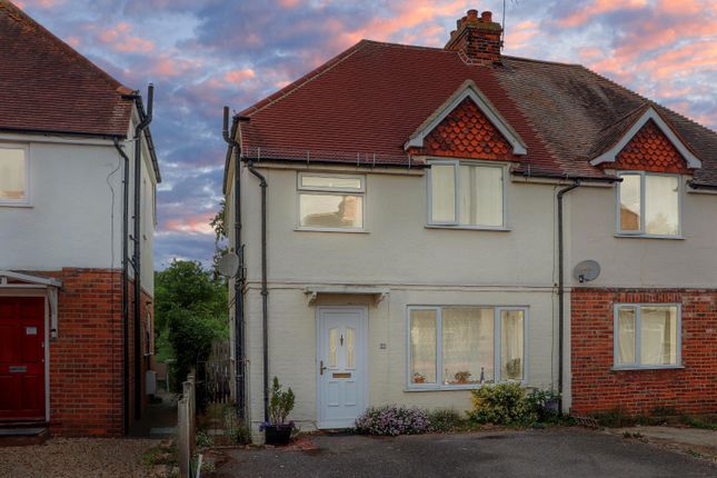 31 HARTS GARDENS, GUILDFORD 3 bed semi