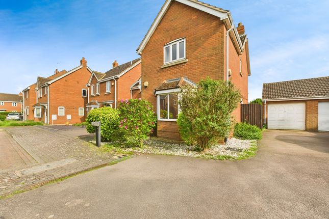 3 bedroom link detached house for sale