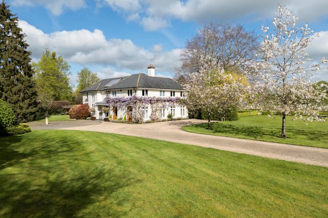 Willow Lane, Wargrave, Berkshire, RG10. 5 bed detached house for sale