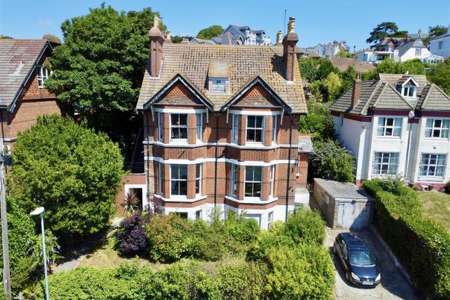 3 bedroom flat for sale