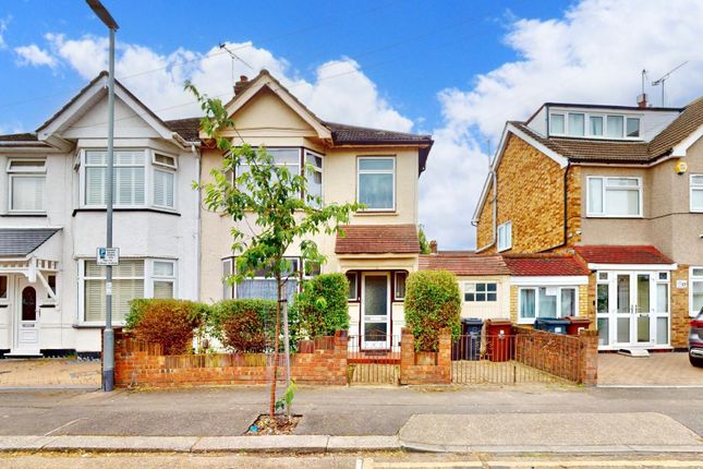 Alexandra Road, Chadwell Heath, RM6 3 bed semi