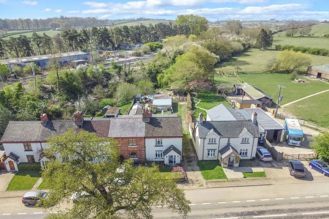 West Haddon Road, Northampton NN6 3 bed cottage for sale