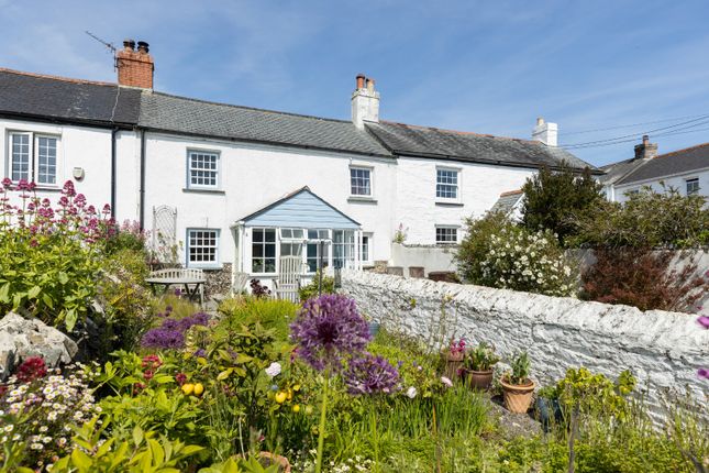 Veryan Green 2 bed terraced house for sale