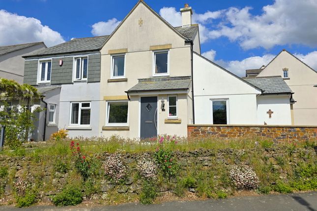 Pillmere Drive, Saltash PL12 3 bed end of terrace house for sale