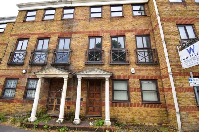 High Street, Hampshire GU11 Apartment for sale
