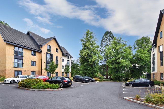 Jonathan Henry Place, Luton... 2 bed flat for sale