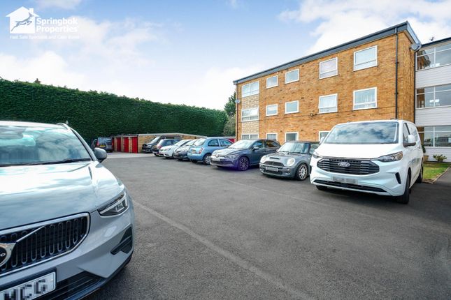 2 bedroom ground floor flat for sale