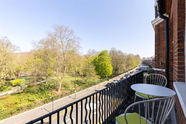 Prince of Wales Drive, London, SW11 3 bed apartment for sale
