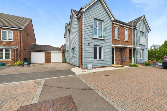 Mainsail Lane, Hempsted, Gloucester... 3 bed semi