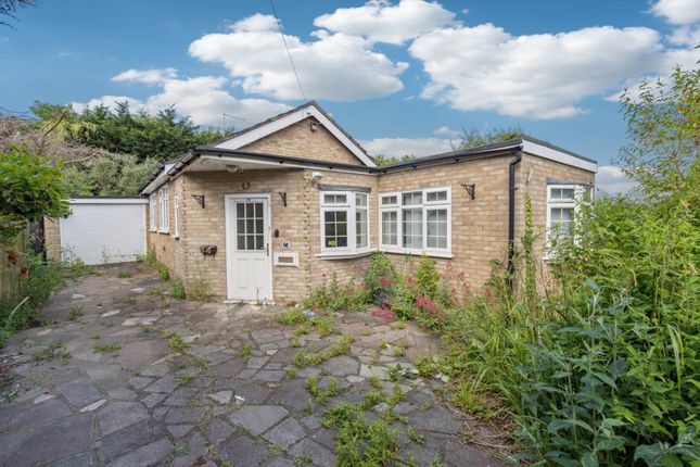 Garratts Road, Bushey 2 bed detached bungalow for sale