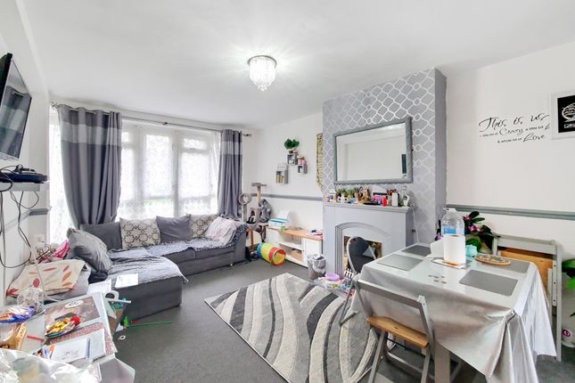 Longbridge Road Barking IG11 9EG 2 bed flat for sale