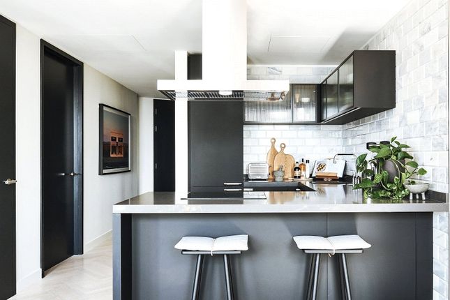 One Crown Place, Hackney, EC2A 2 bed apartment for sale