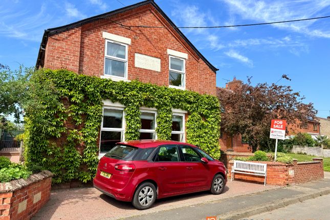 4 bed detached house