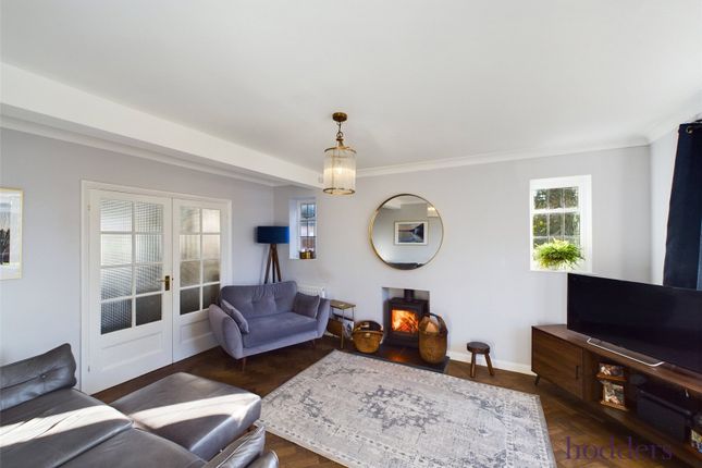 Hillcrest Avenue, Chertsey, Surrey, KT16 3 bed detached house for sale