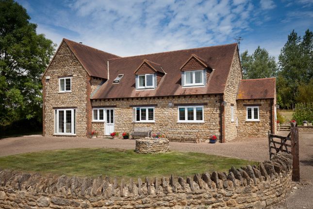 East Orchard, Dorset SP7 4 bed property with land for sale