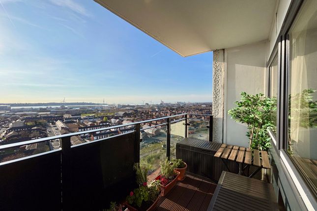 3 bedroom flat for sale