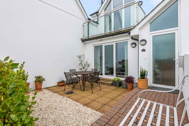 2 bedroom ground floor flat for sale