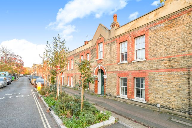 Oldhill Street 3 bed semi