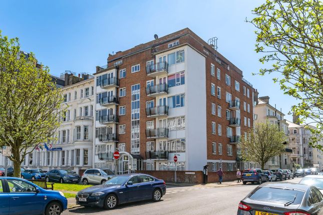 Howard House, Eastbourne BN21 3 bed flat for sale