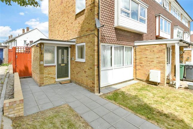Wyecliffe Gardens, Merstham, Redhill... 2 bed ground floor maisonette for sale