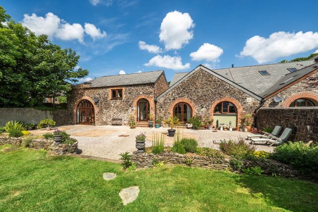 5 bedroom semi-detached house for sale