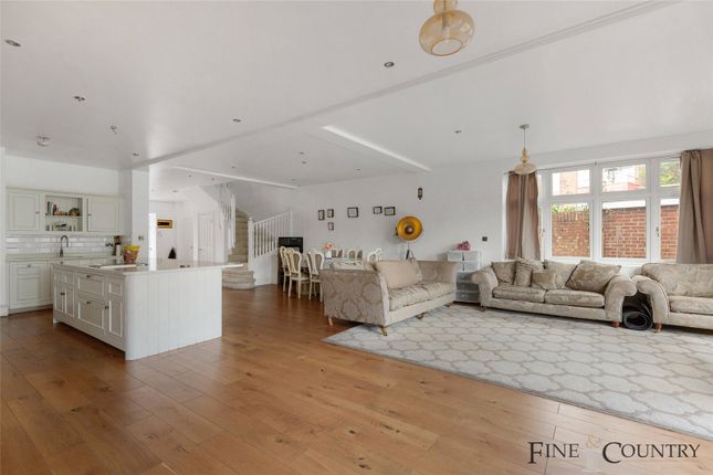 6 bedroom semi-detached house for sale