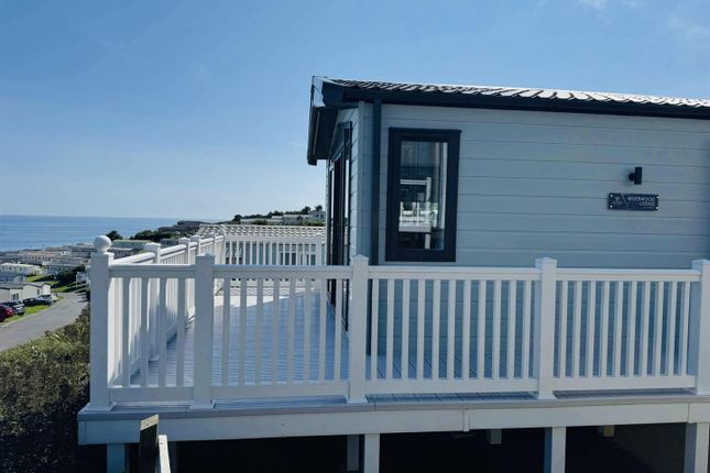 3 bed hotel