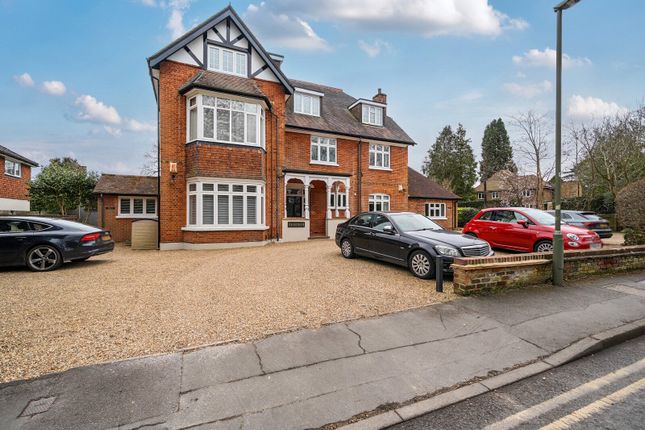 Pembroke Road, Woking, Surrey, GU22 2 bed flat for sale