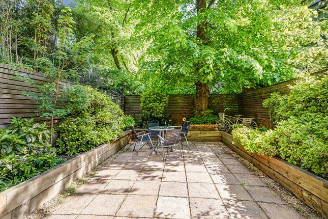 Longridge Road, London, SW5 2 bed flat for sale