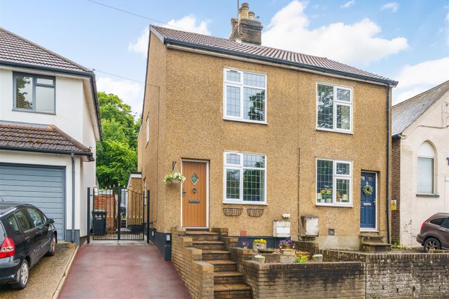 Primrose Hill, Kings Langley 3 bed semi
