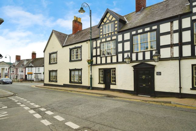 6 bedroom semi-detached house for sale